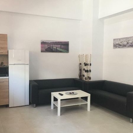 Sisifou Hostel Corinth エクステリア 写真