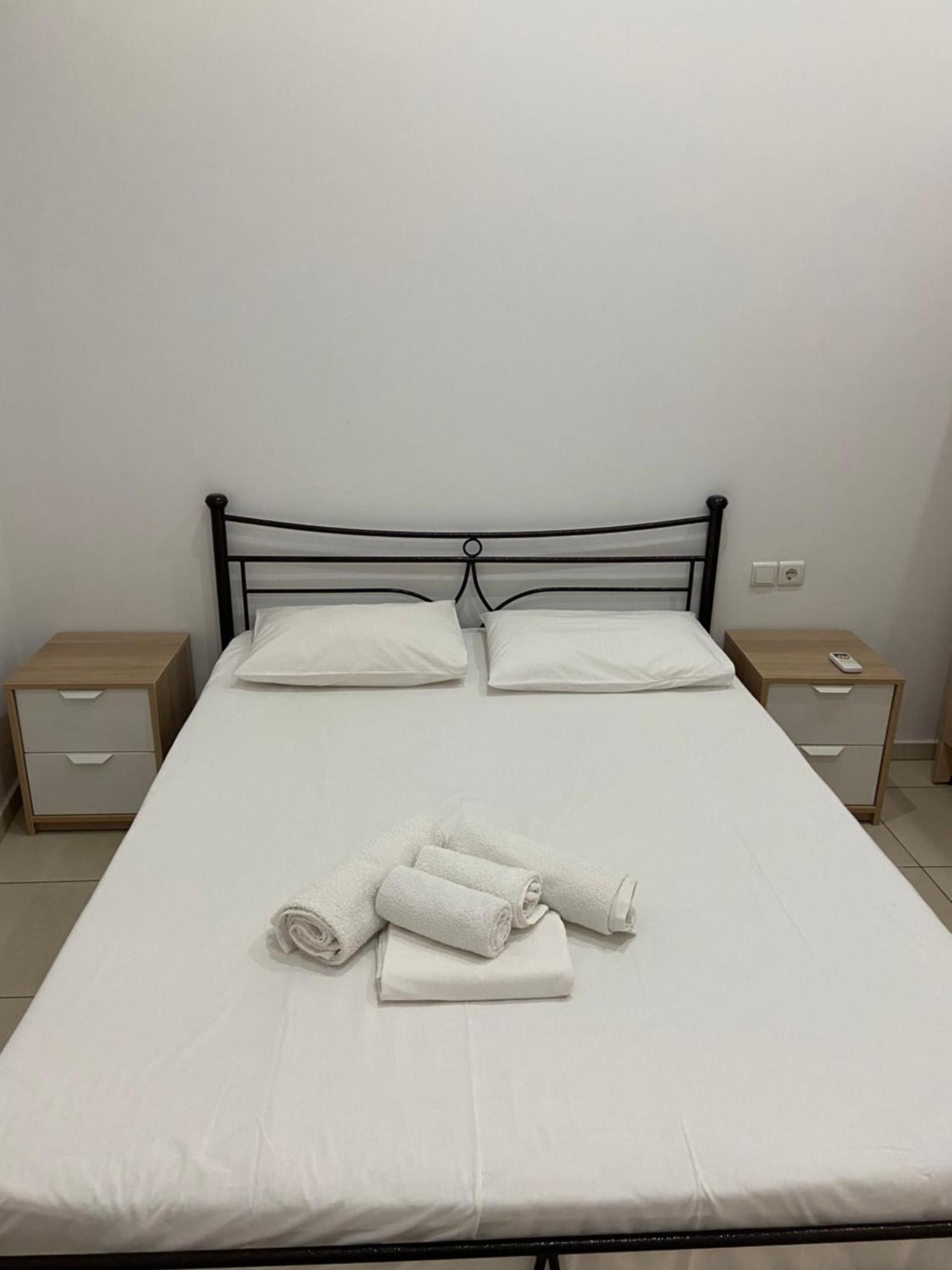 Sisifou Hostel Corinth エクステリア 写真