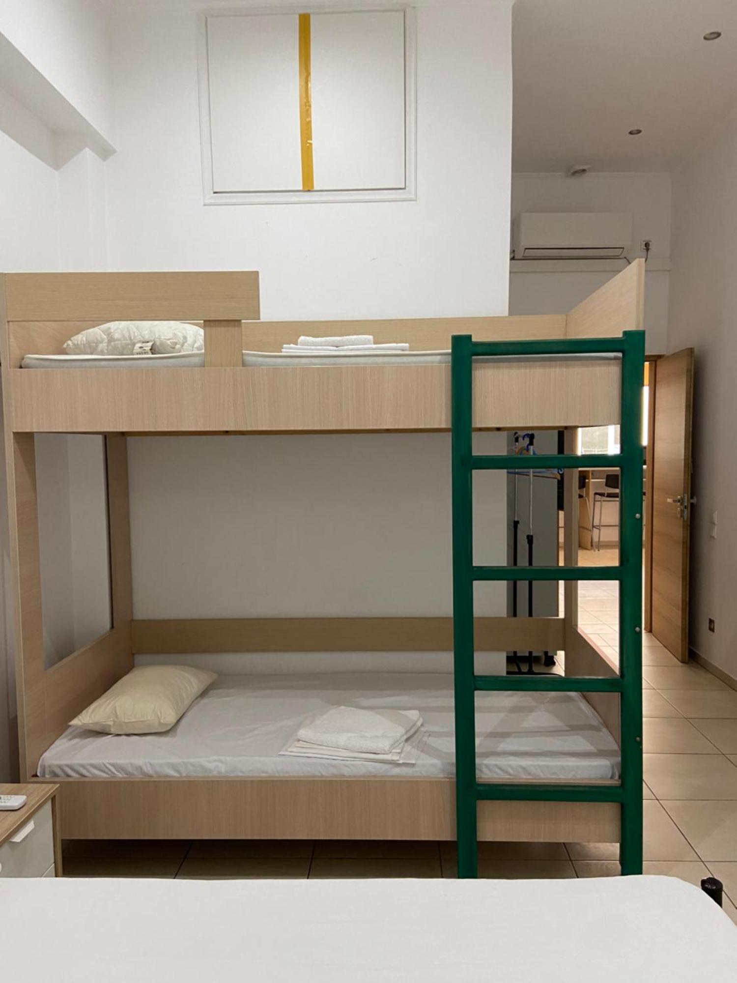 Sisifou Hostel Corinth エクステリア 写真