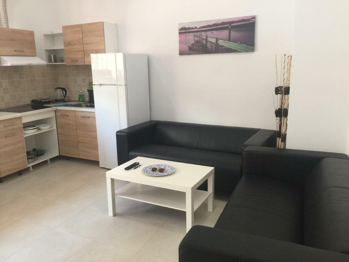 Sisifou Hostel Corinth エクステリア 写真